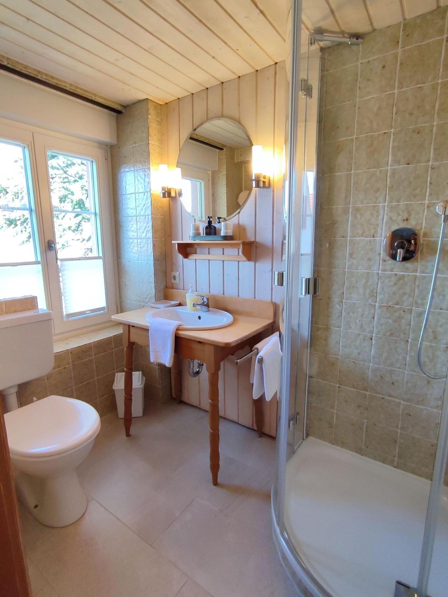 دينزلينغين Boutique-Hotel Krone المظهر الخارجي الصورة