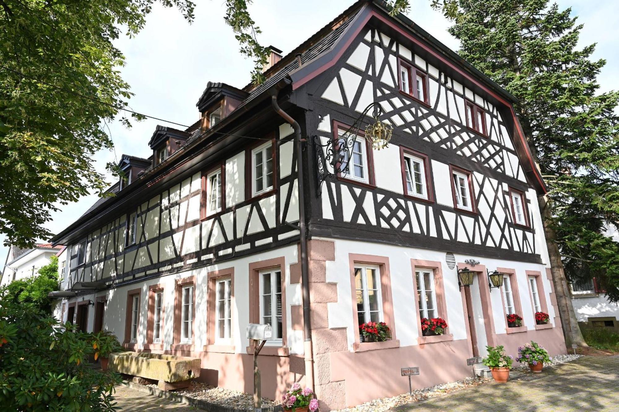 دينزلينغين Boutique-Hotel Krone المظهر الخارجي الصورة