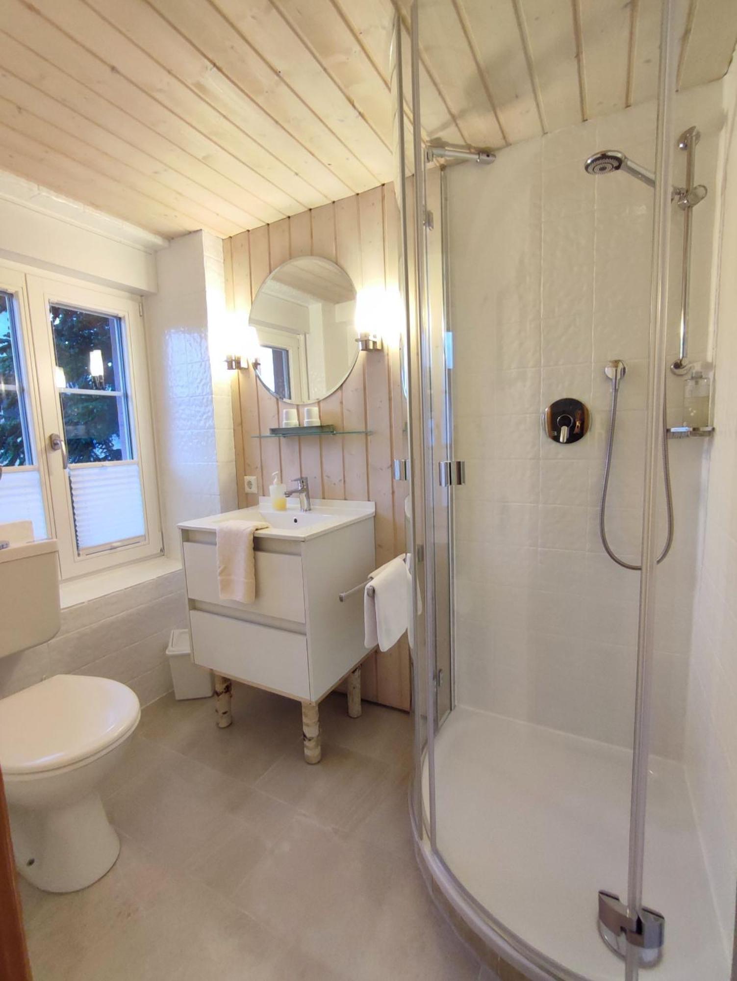 دينزلينغين Boutique-Hotel Krone الغرفة الصورة